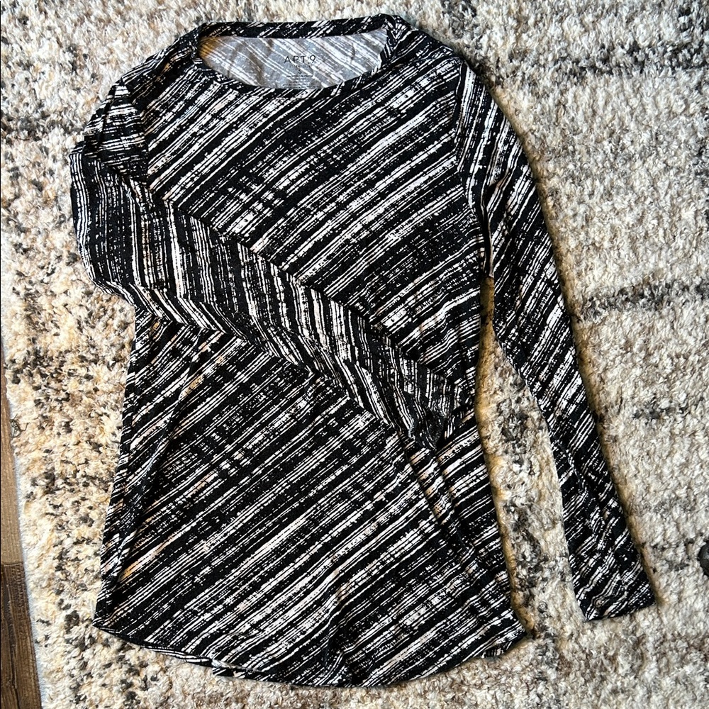 Apt. 9 Black and White Striped Long Sleeve Top